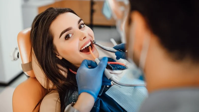Dentysta w Święta: Czy Warto Skorzystać z Usług w Tym Okresie?