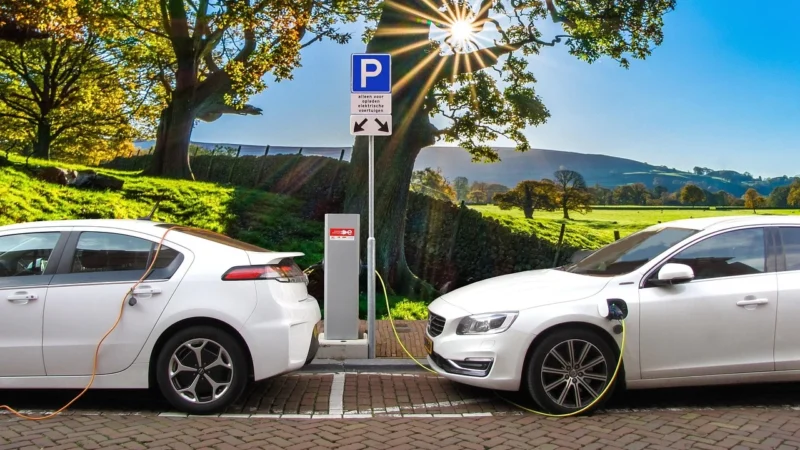 Odkryj Tajniki Serwisu Toyota CHR Hybryda w Naszym Salonie Samochodowym!
